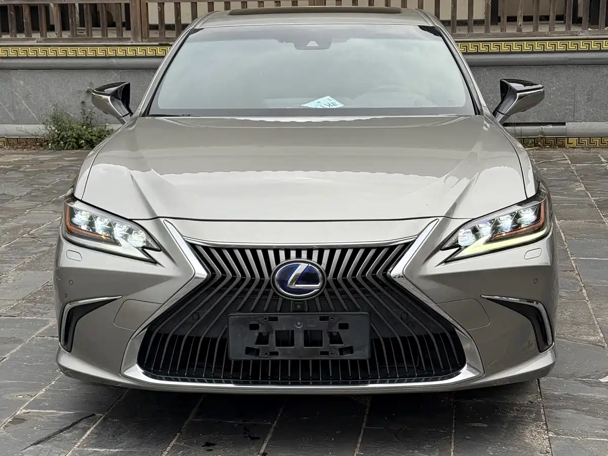 Lexus ES 2020 Model 300h Executive Edition фото 2