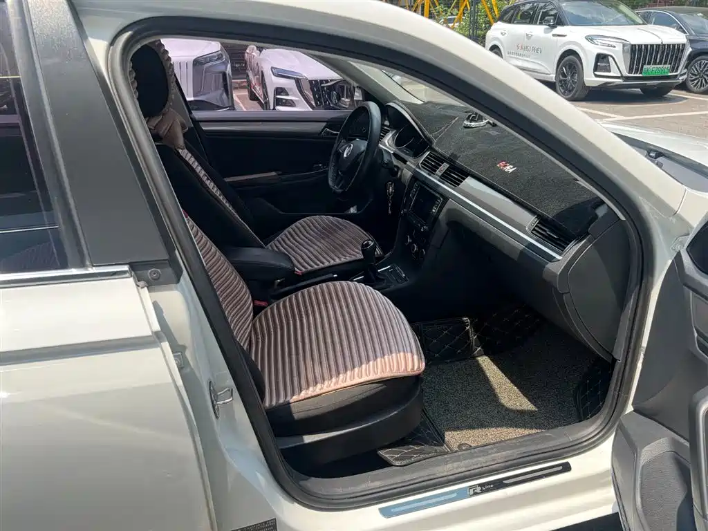 Volkswagen Bora 2018 1.5L Manual Fashion фото 10
