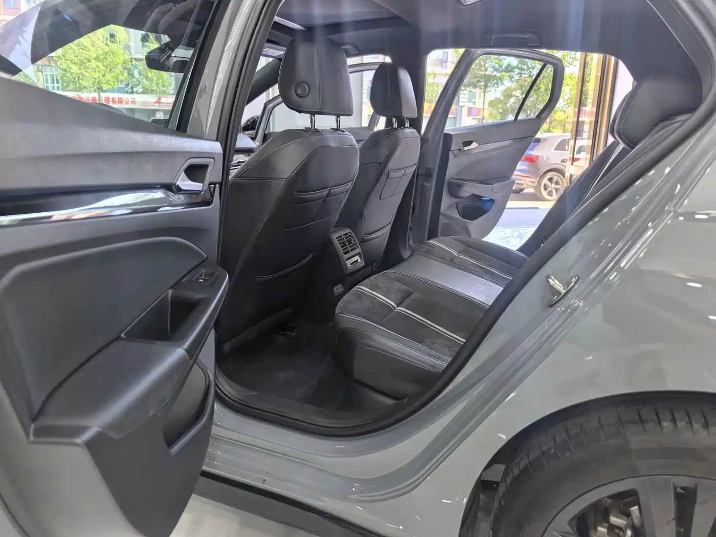Volkswagen Golf 2023 280TSI DSG R-Line Lite фото 8