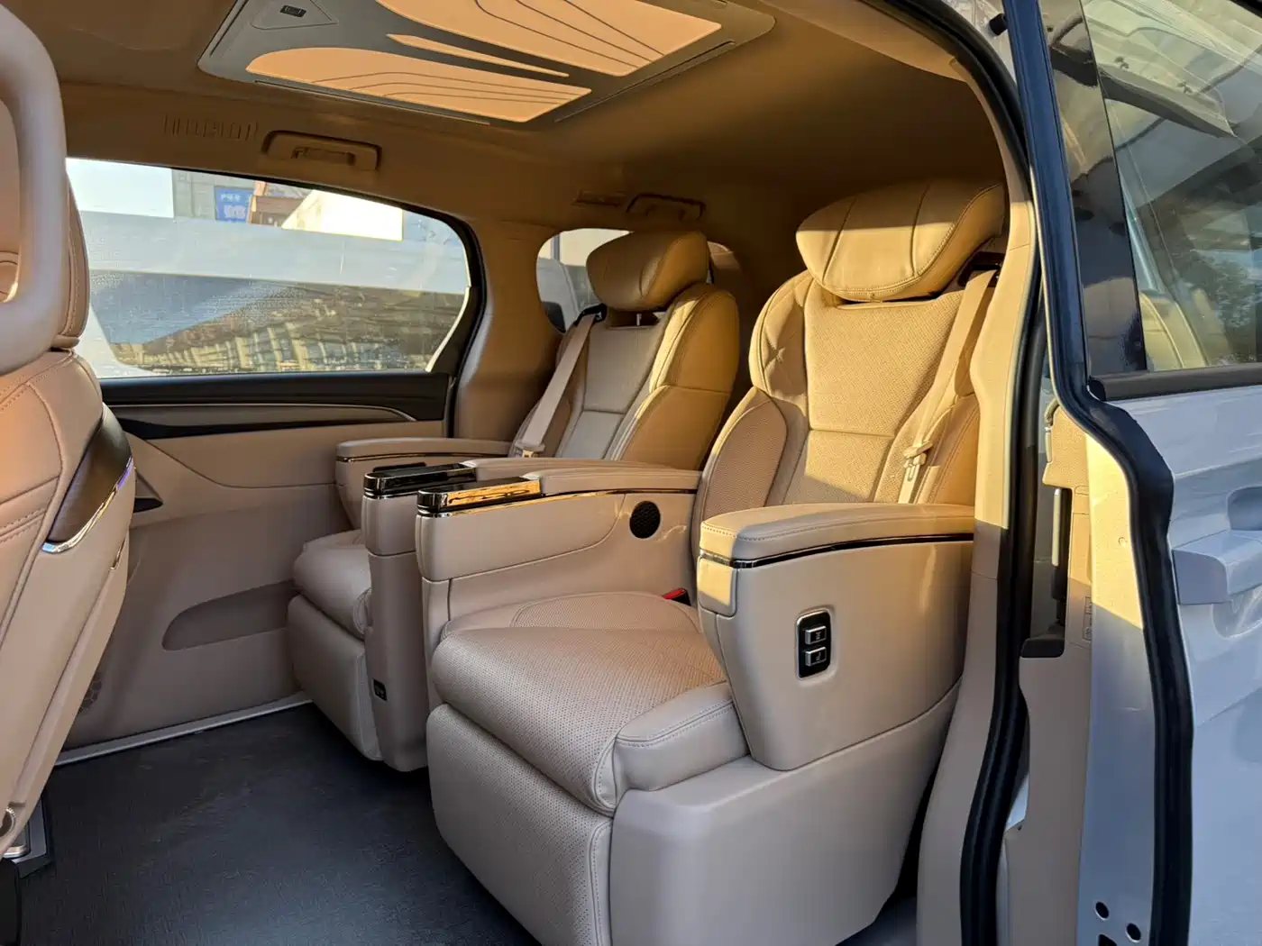 Buick GL8 2025 Land Business Class Comfort DG Edition фото 6