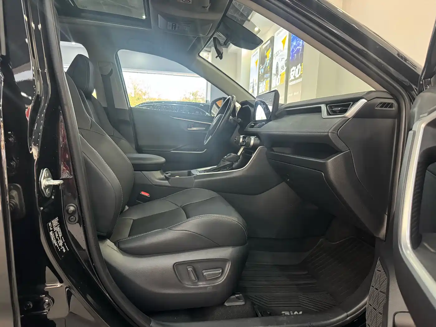 Toyota Wildlander 2022 2.0L CVT FWD Luxury PLUS Edition фото 10