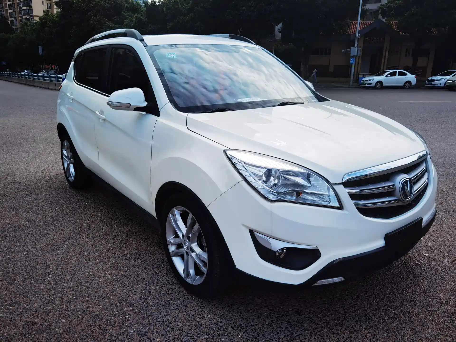 Photo 3 - Changan CS35