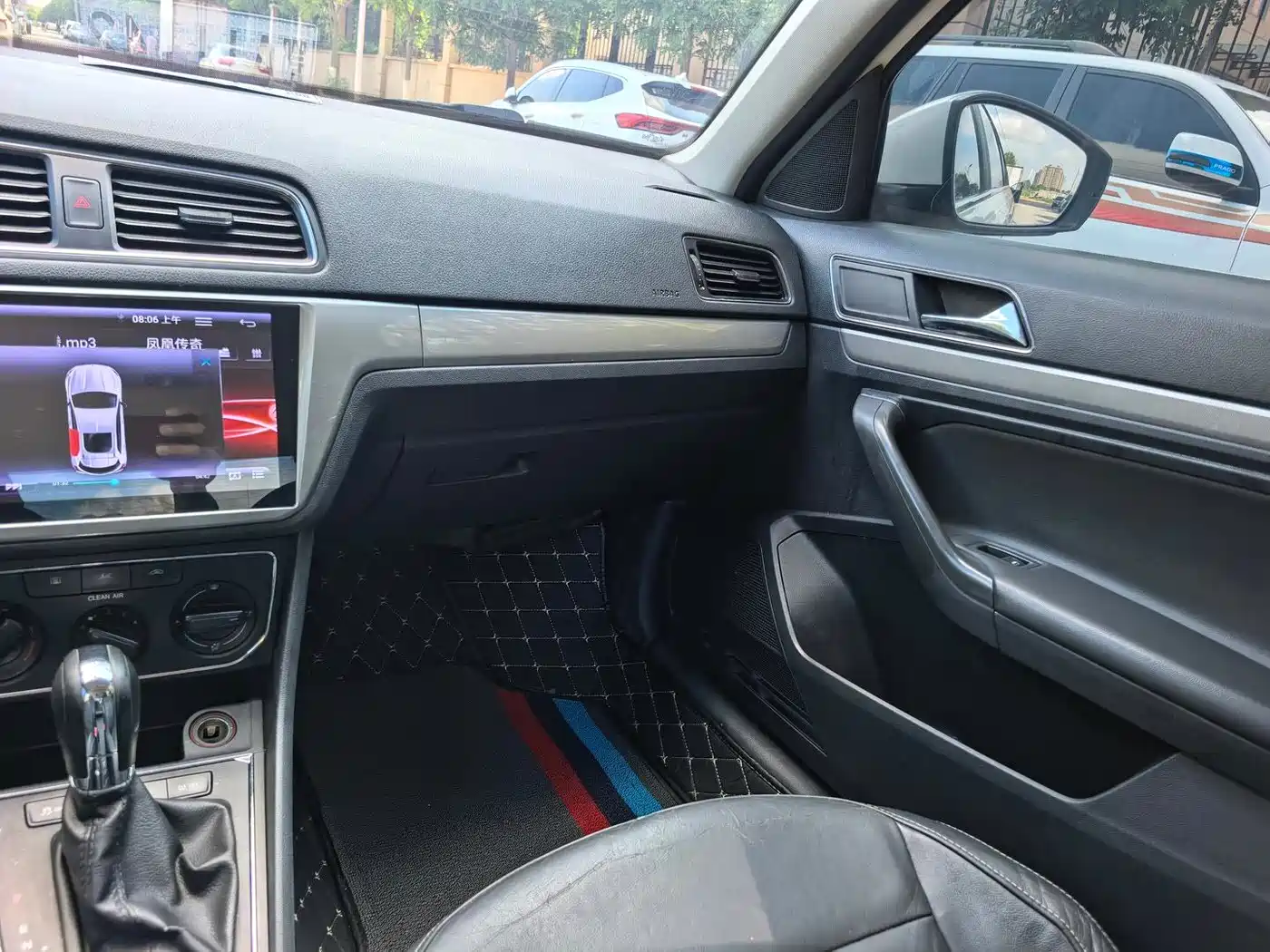 Volkswagen Lavida 2017 1.6L Automatic Comfort Edition фото 6