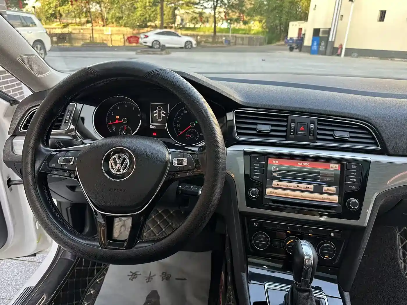 Volkswagen Lamando 2015 330TSI DSG Comfort фото 13