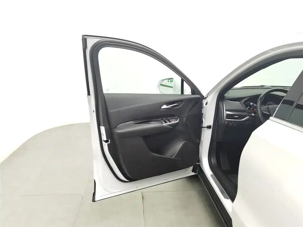 Cadillac XT4 2020 Facelift 28T 2WD Tech фото 8