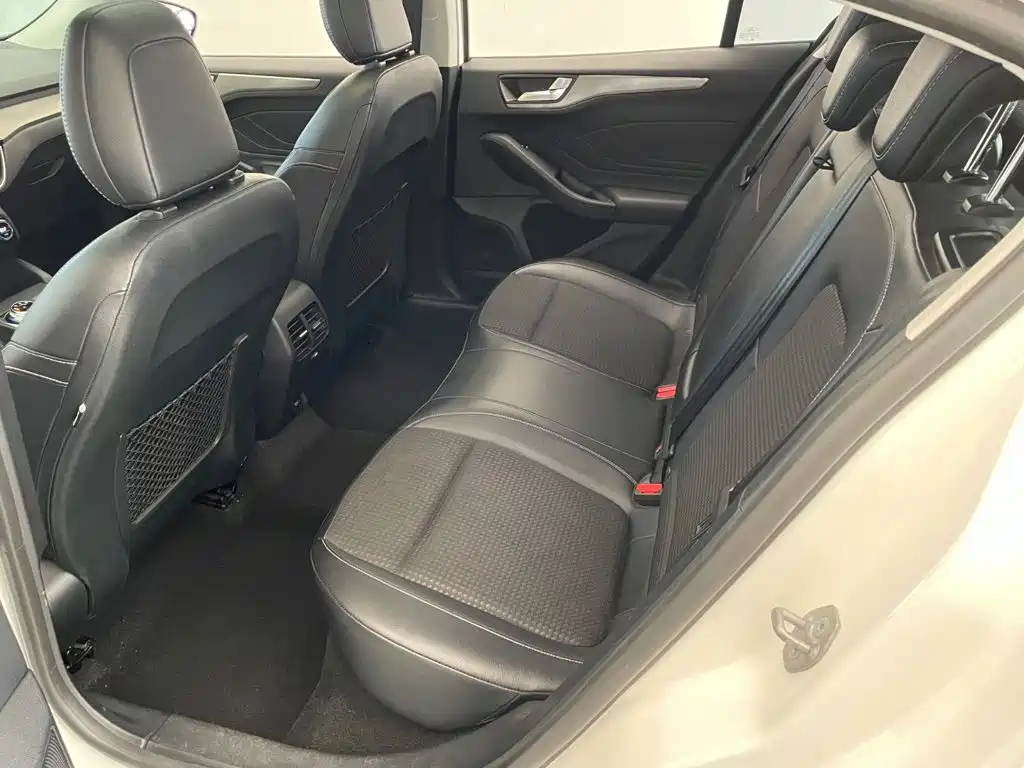 Фото 7 - Ford Focus
