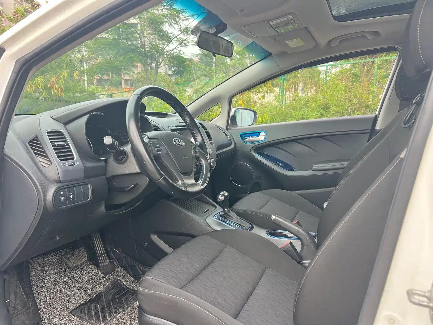 Kia K3 2015 1.6L Automatic GLS фото 4