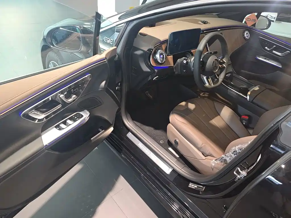 Mercedes-Benz EQE 2025 2025 Model 500 4MATIC Luxury Edition