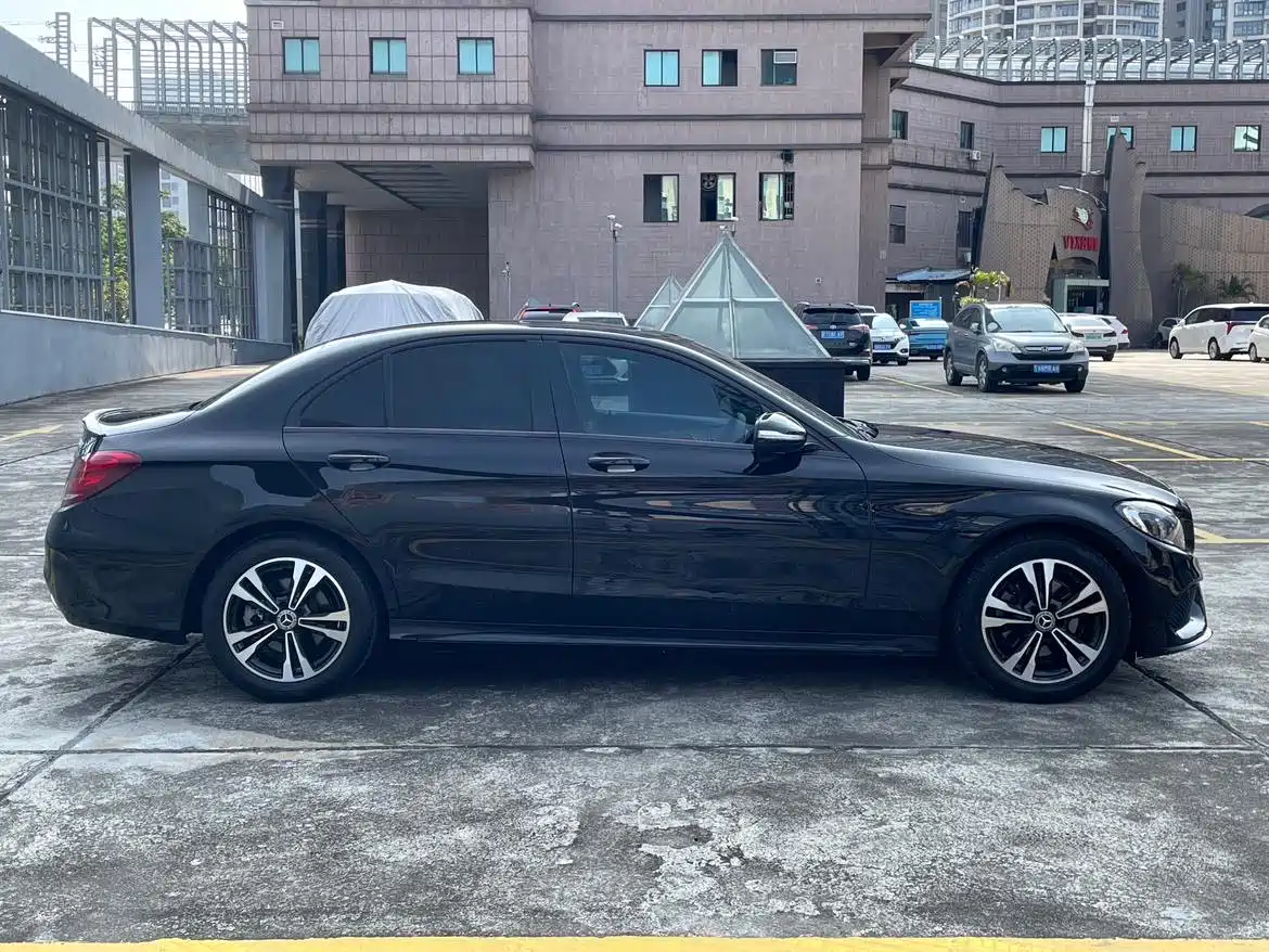 Mercedes-Benz C-Class 2017 Facelift C 200 Sport Edition фото 28