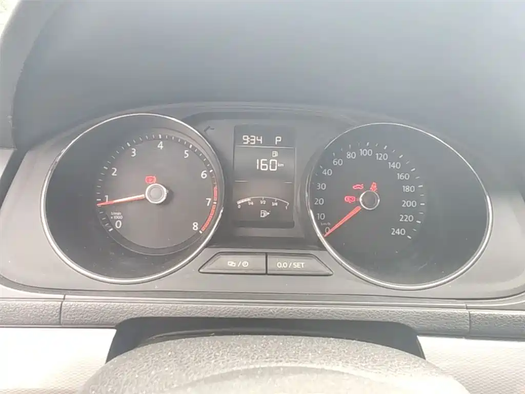 Volkswagen Lavida Tour 2017 1.6L Automatic Comfort Edition фото 4