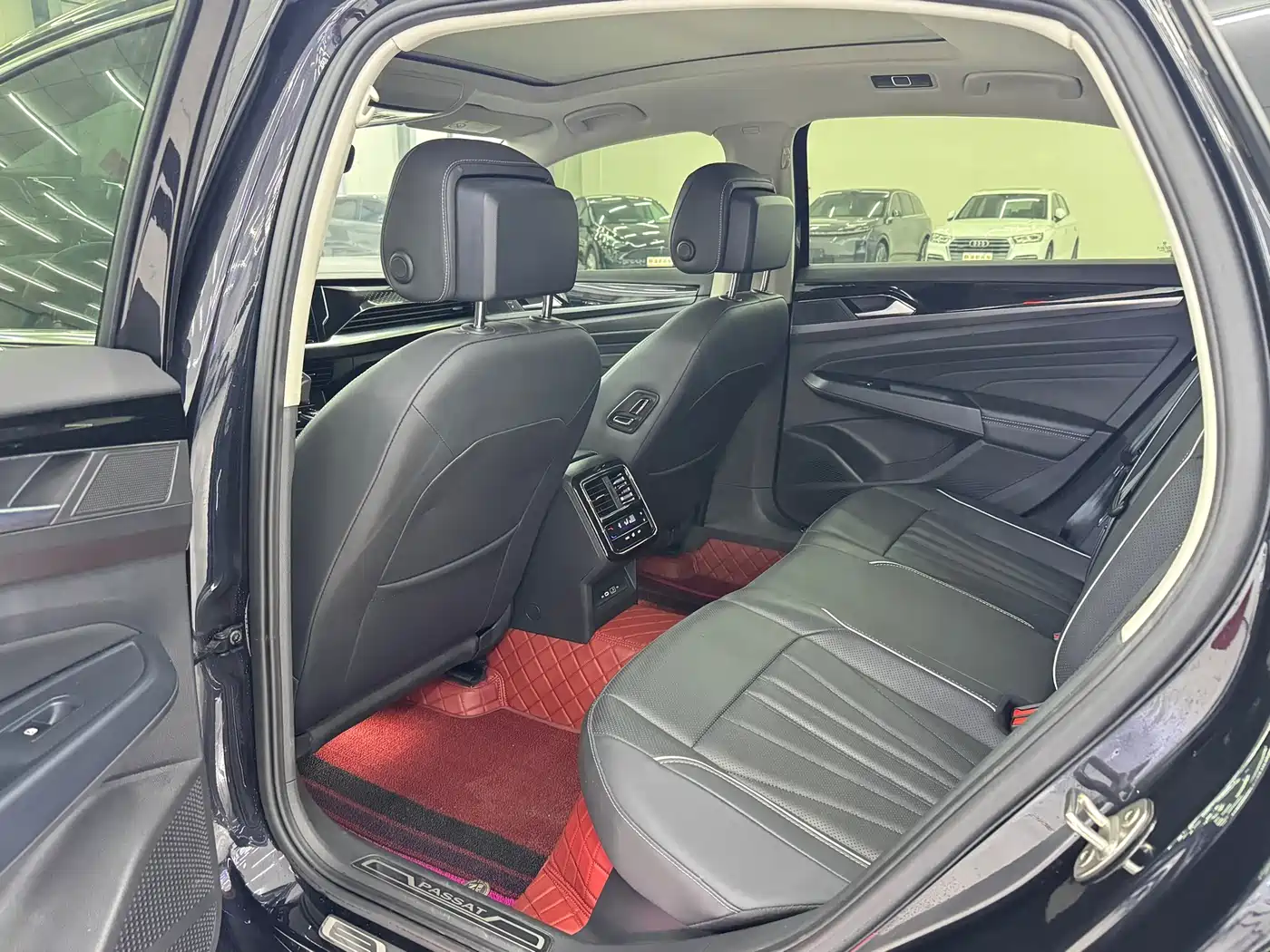 Volkswagen Passat 2024 380TSI Elite Edition фото 4
