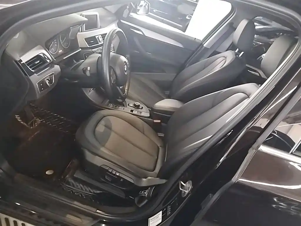 BMW X1 2016 sDrive18Li Premium Model фото 15