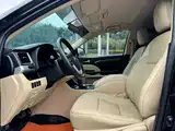 Photo 4 - Toyota Highlander