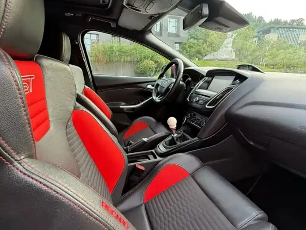 Ford Focus (Import) 2017 2015 2.0T ST Orange Edition