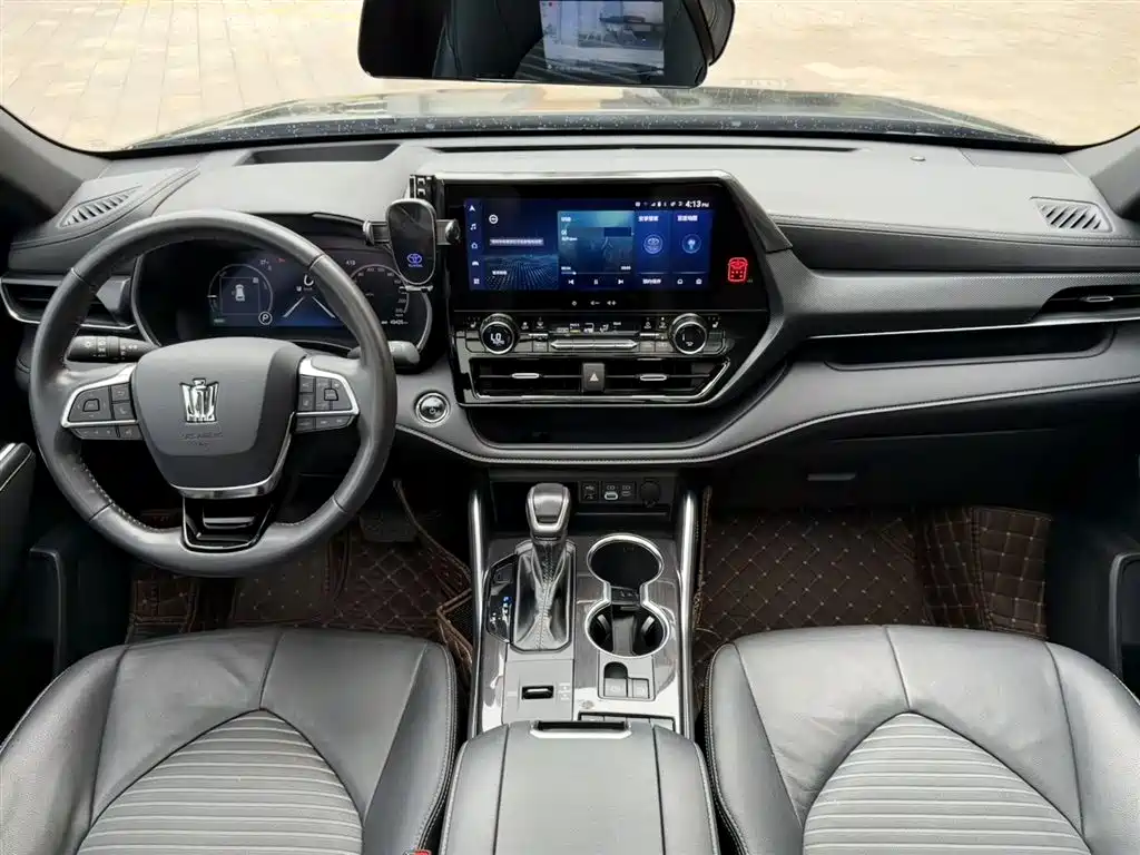Toyota Crown Kluger 2023 2.5L HEV AWD Premium Edition фото 8