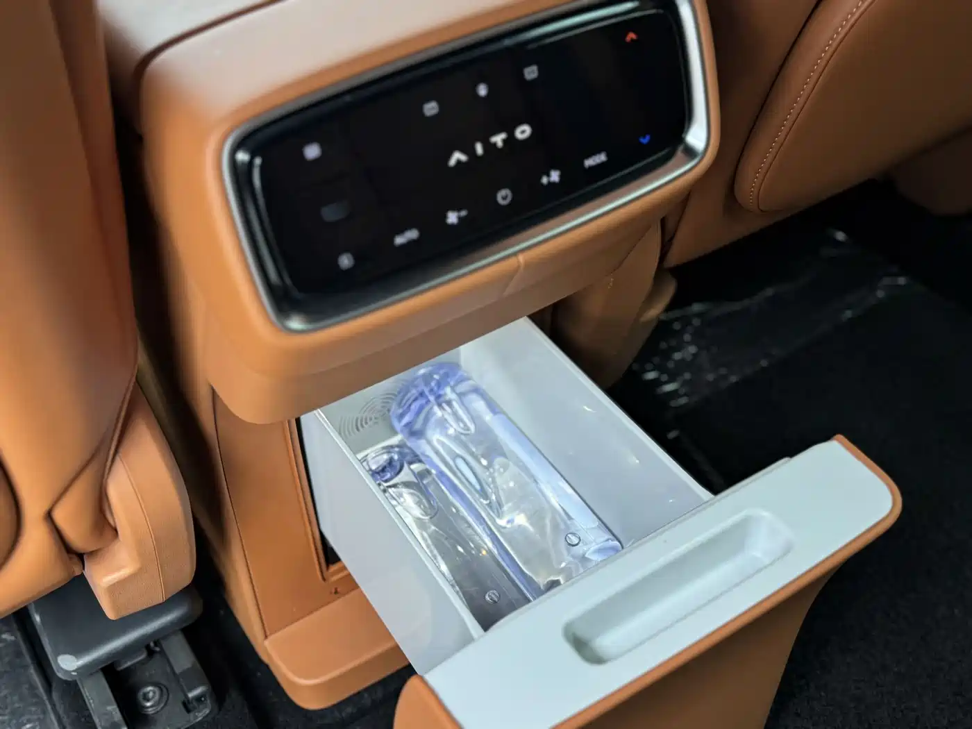 AITO Wenjie AITO M9 2024 Range Extender Ultra 52kWh 6-seater фото 10