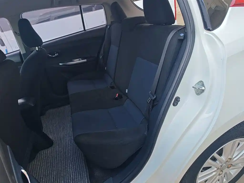 Toyota YARiS L Zhi Xuan 2015 1.5E Auto Charming Edition фото 17