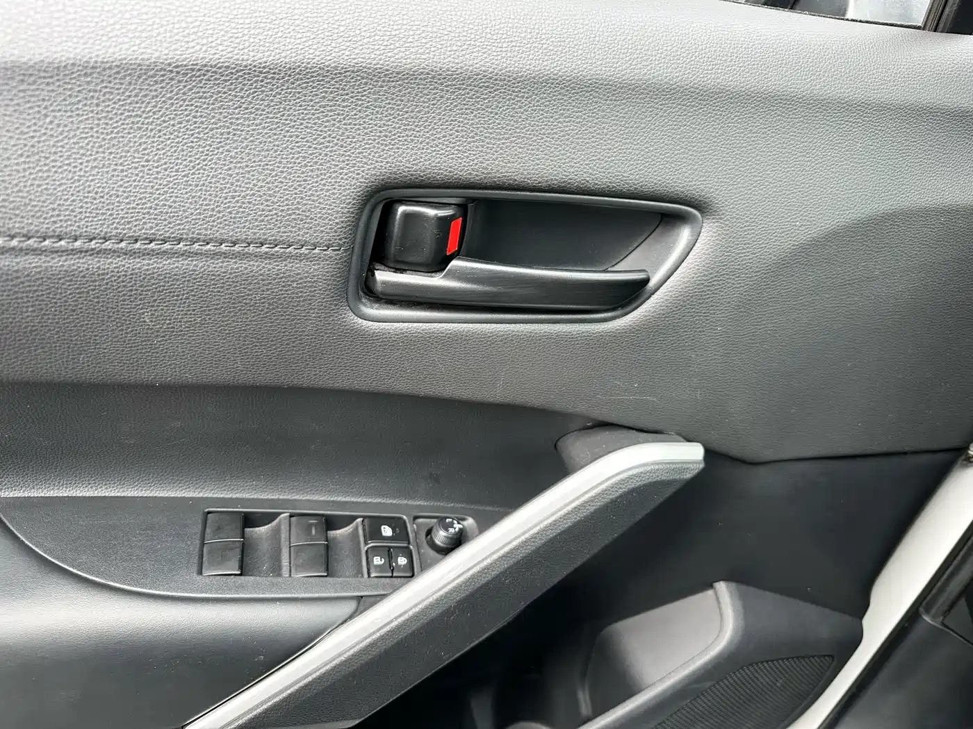 Toyota Frontlander 2024 2.0L CVT Elite Edition фото 11