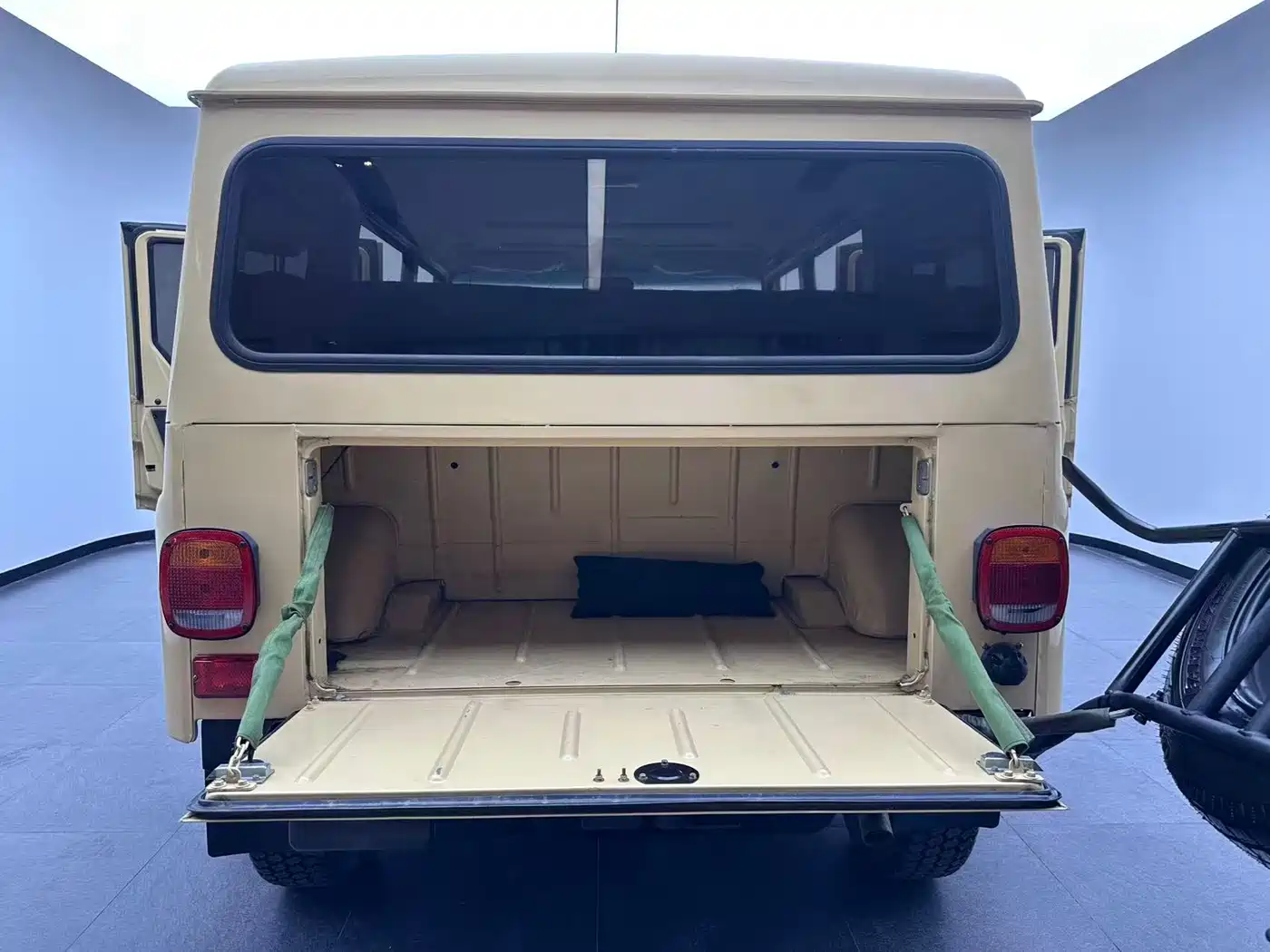 BAW (Beijing Automobile Works) 212 Classic 2020 2.4T Square Door Hardtop фото 22