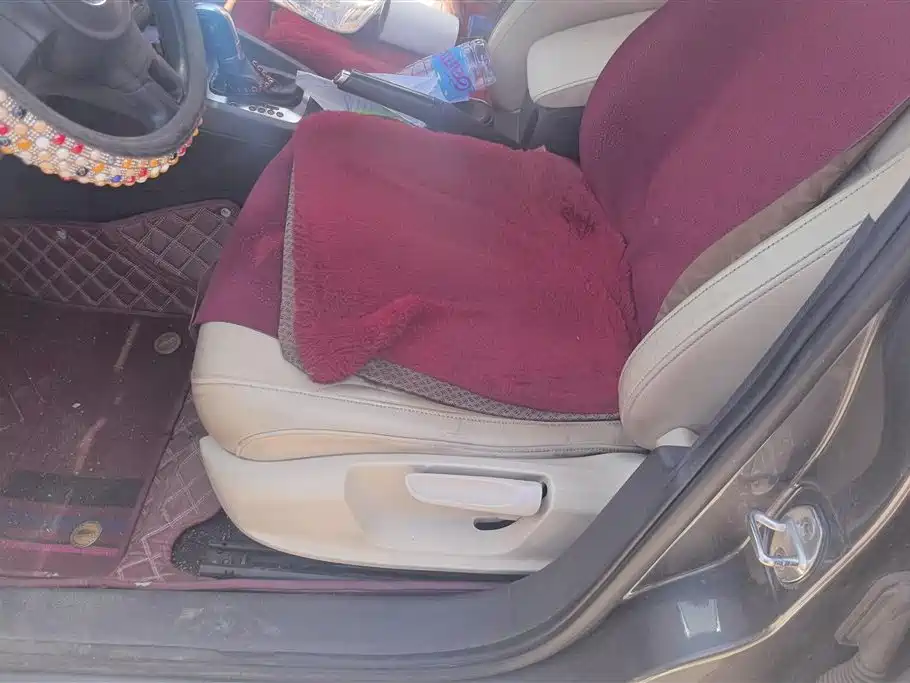 Volkswagen Sagitar 2012 1.6L Automatic Comfort Type фото 9