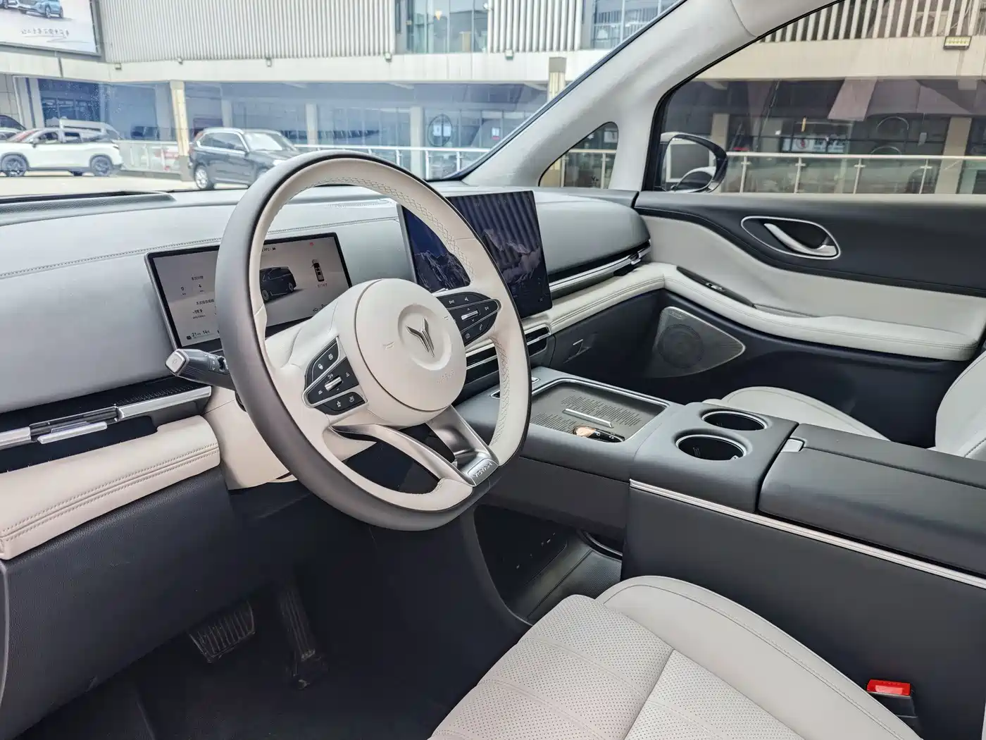 Voyah Auto Voyah Dreamer 2025 PHEV AWD Flagship Qian Kun Edition фото 18