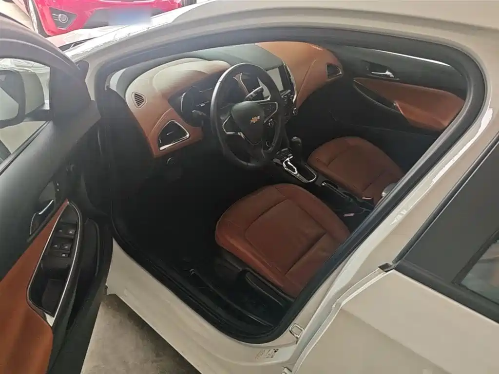 Chevrolet Cruze 2016 1.4T DCG Luxury Edition фото 16