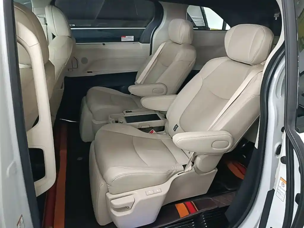 Toyota Sienna 2021 2.5L Hybrid Premium Edition фото 17