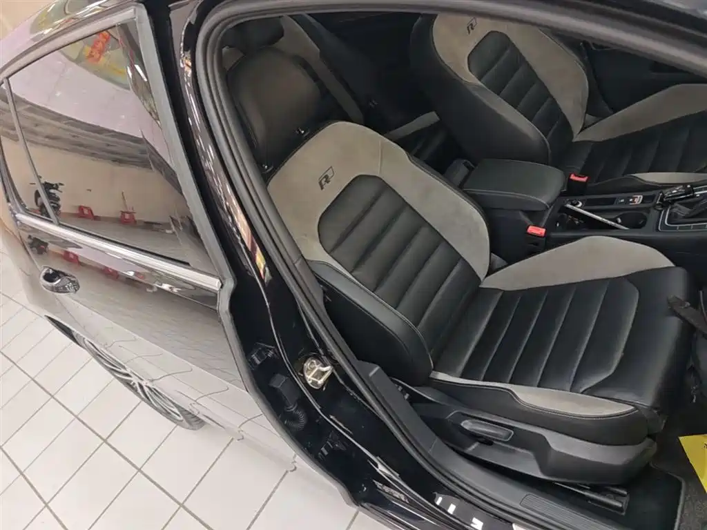 Volkswagen Golf 2020 280TSI DSG R-Line фото 25