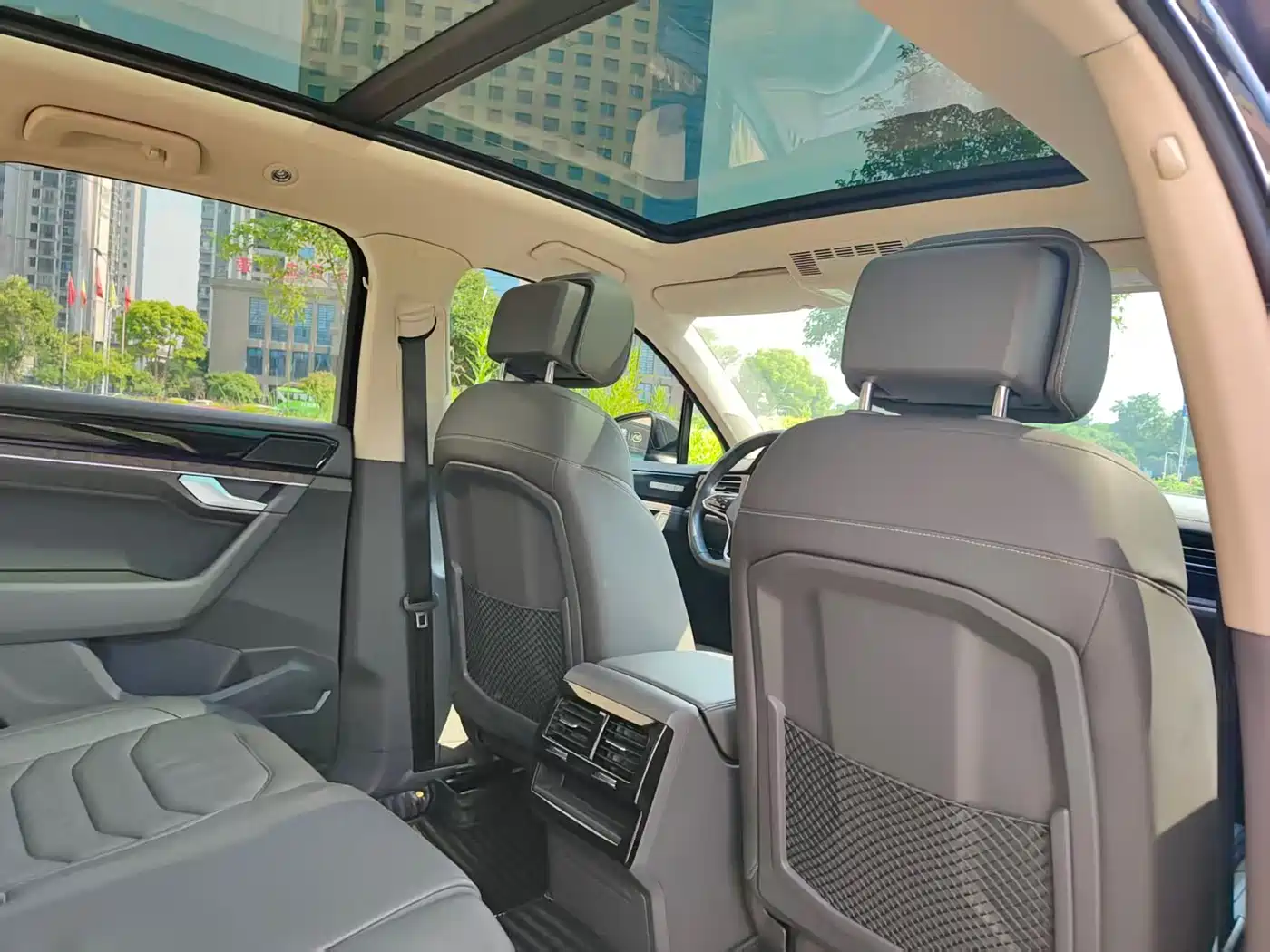 Volkswagen Touareg 2022 3.0TSI Rui Xiang Edition Gloss Black Sport Package фото 11