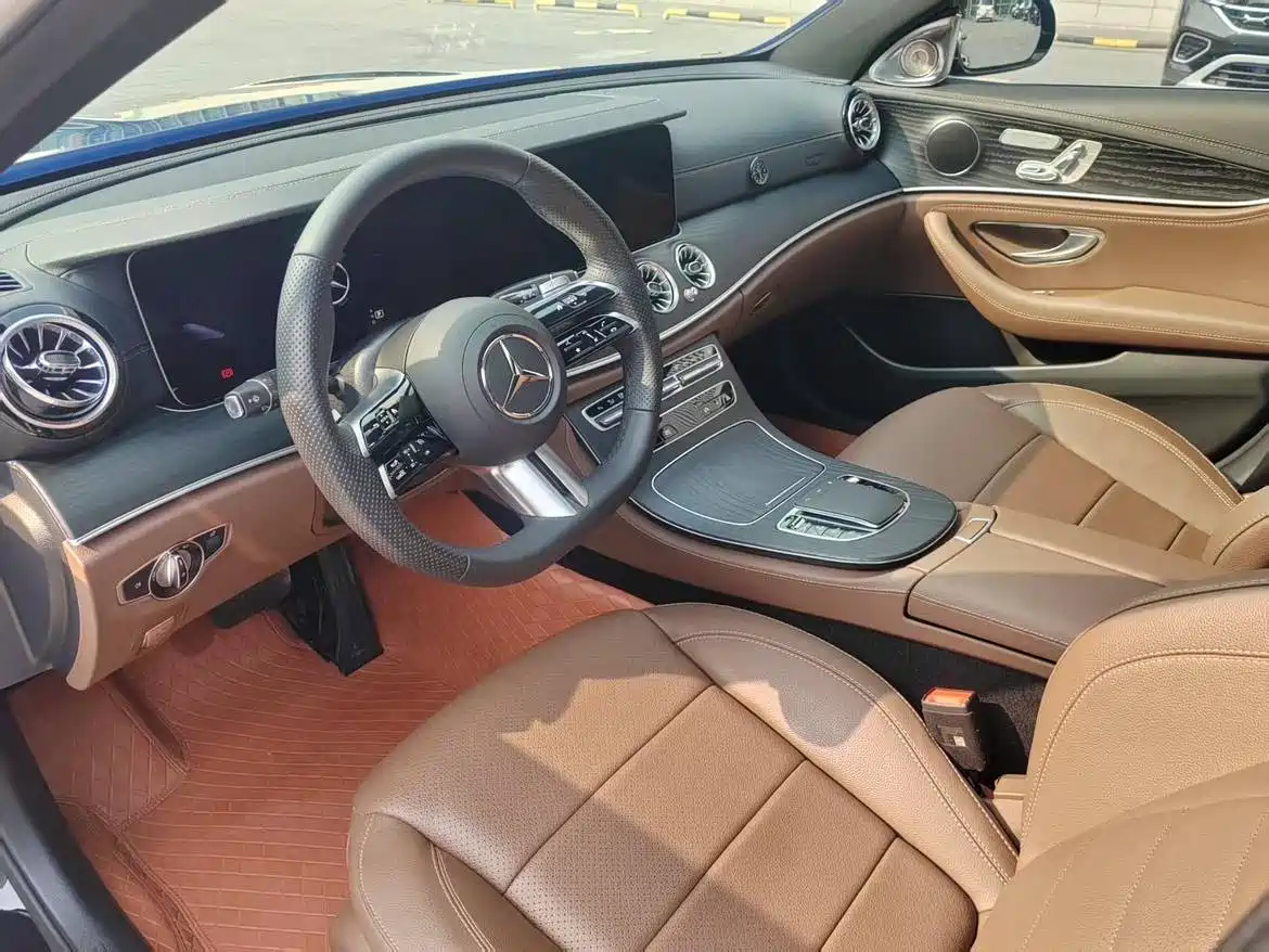 Mercedes-Benz E-Class 2023 E 300 L Sport Fashion фото 4