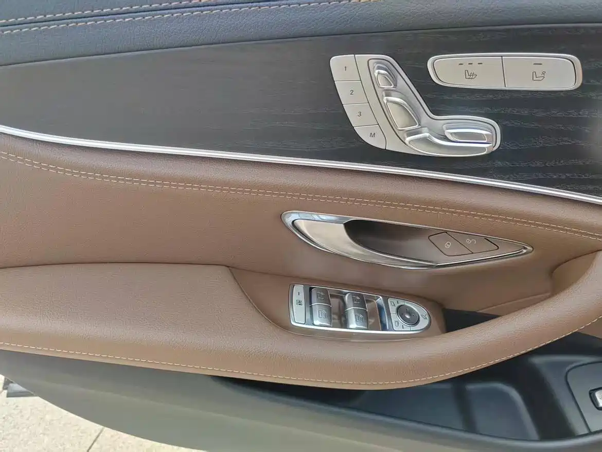 Mercedes-Benz E-Class 2023 E 300 L Sport Fashion фото 16