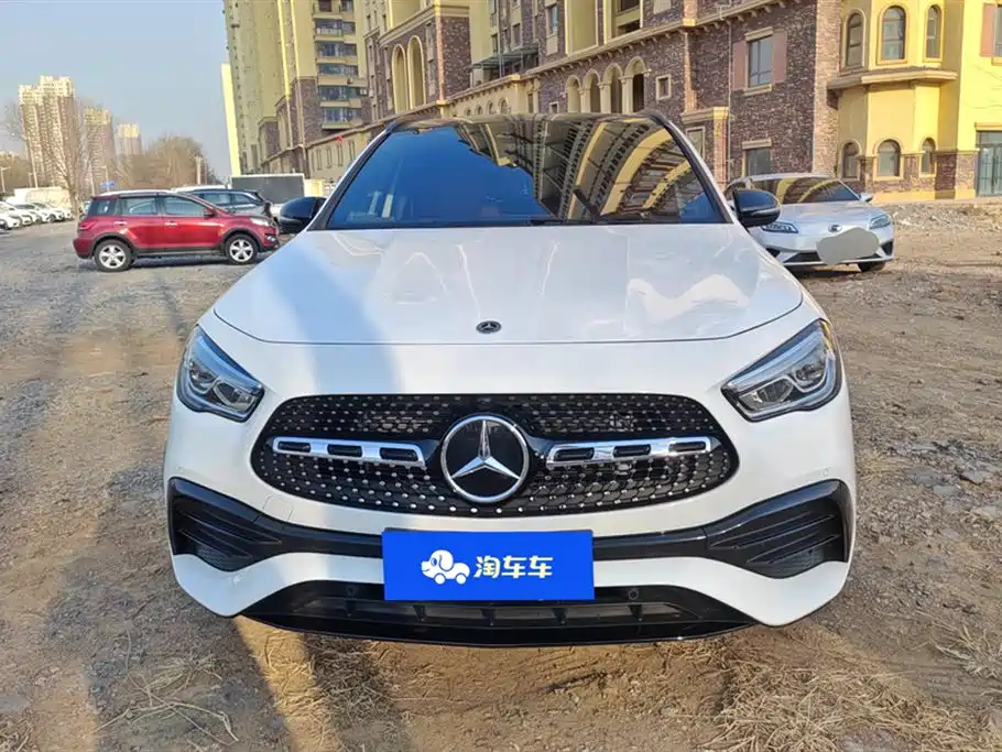 MERCEDES-BENZ GLA
