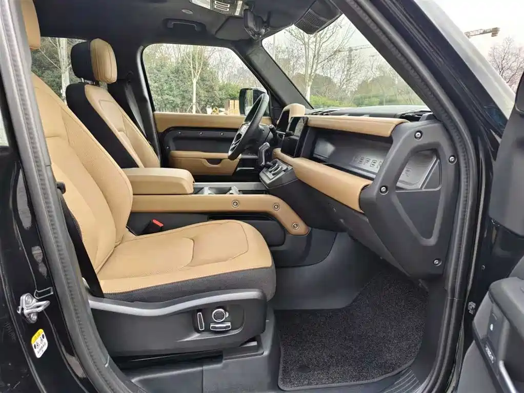 Land Rover Defender 2025 130 3.0T P400 7-Seater Luxury Edition фото 9