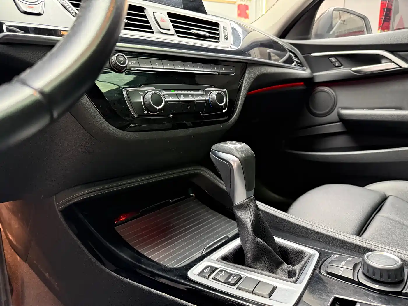 BMW 1 Series 2017 118i Sport фото 6