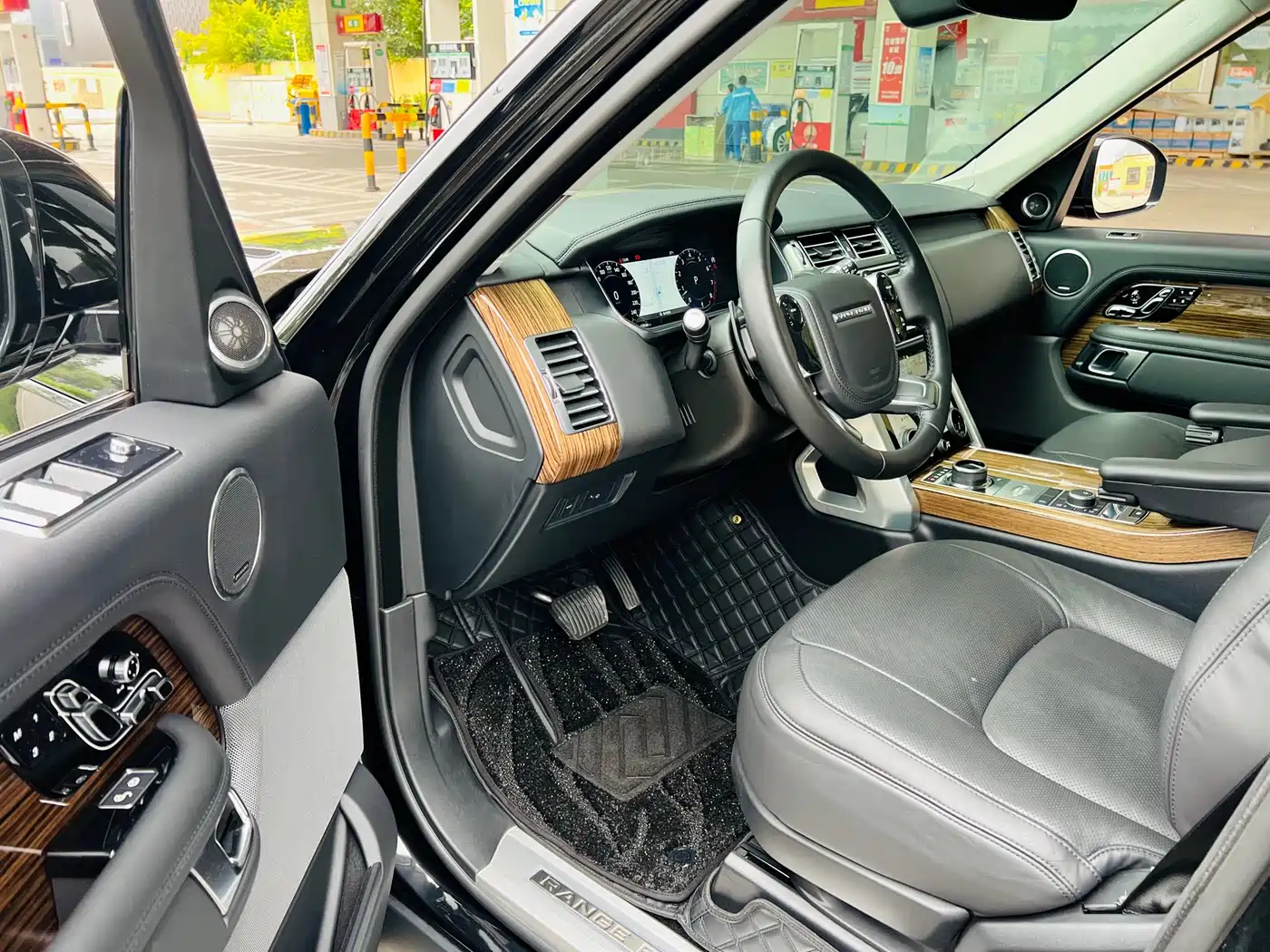 Land Rover Range Rover 2018 3.0 SC V6 Vogue Heritage Extended Edition фото 7