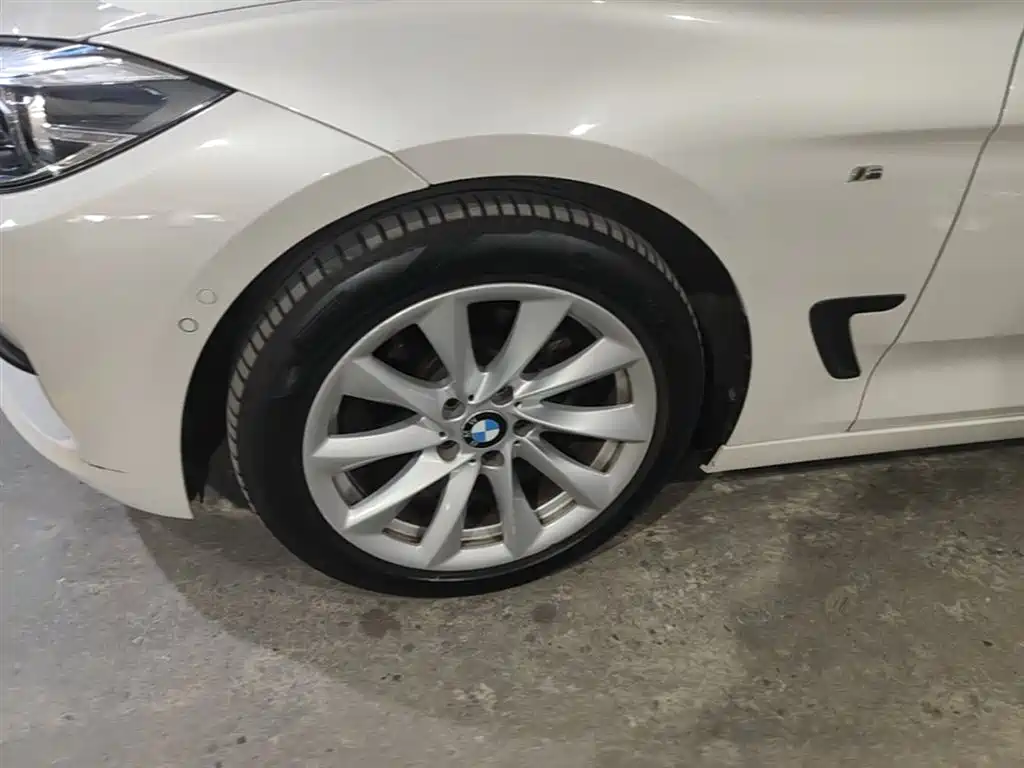 BMW 3 Series GT 2018 320i Fashion фото 23
