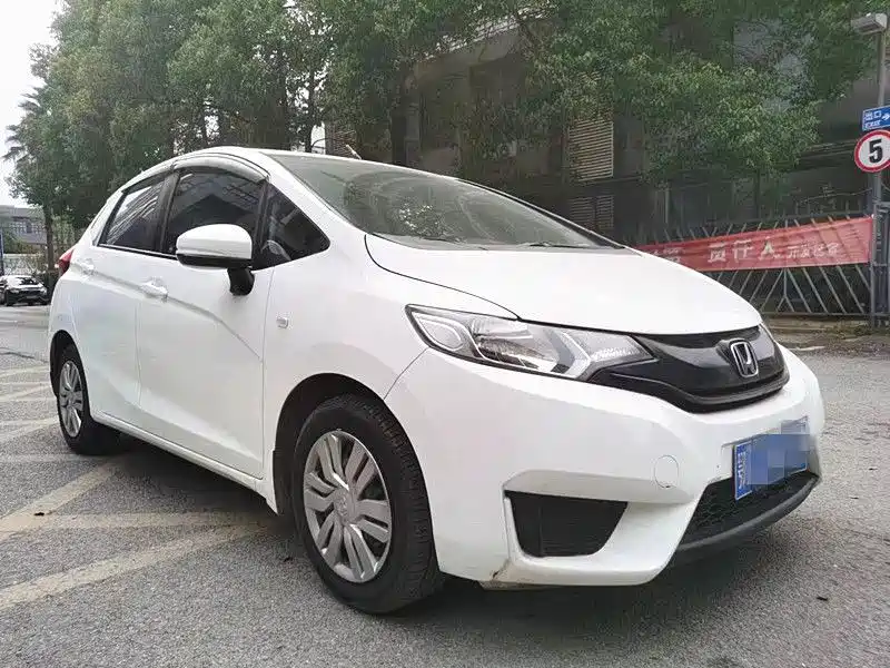 Фото 3 - Honda Fit