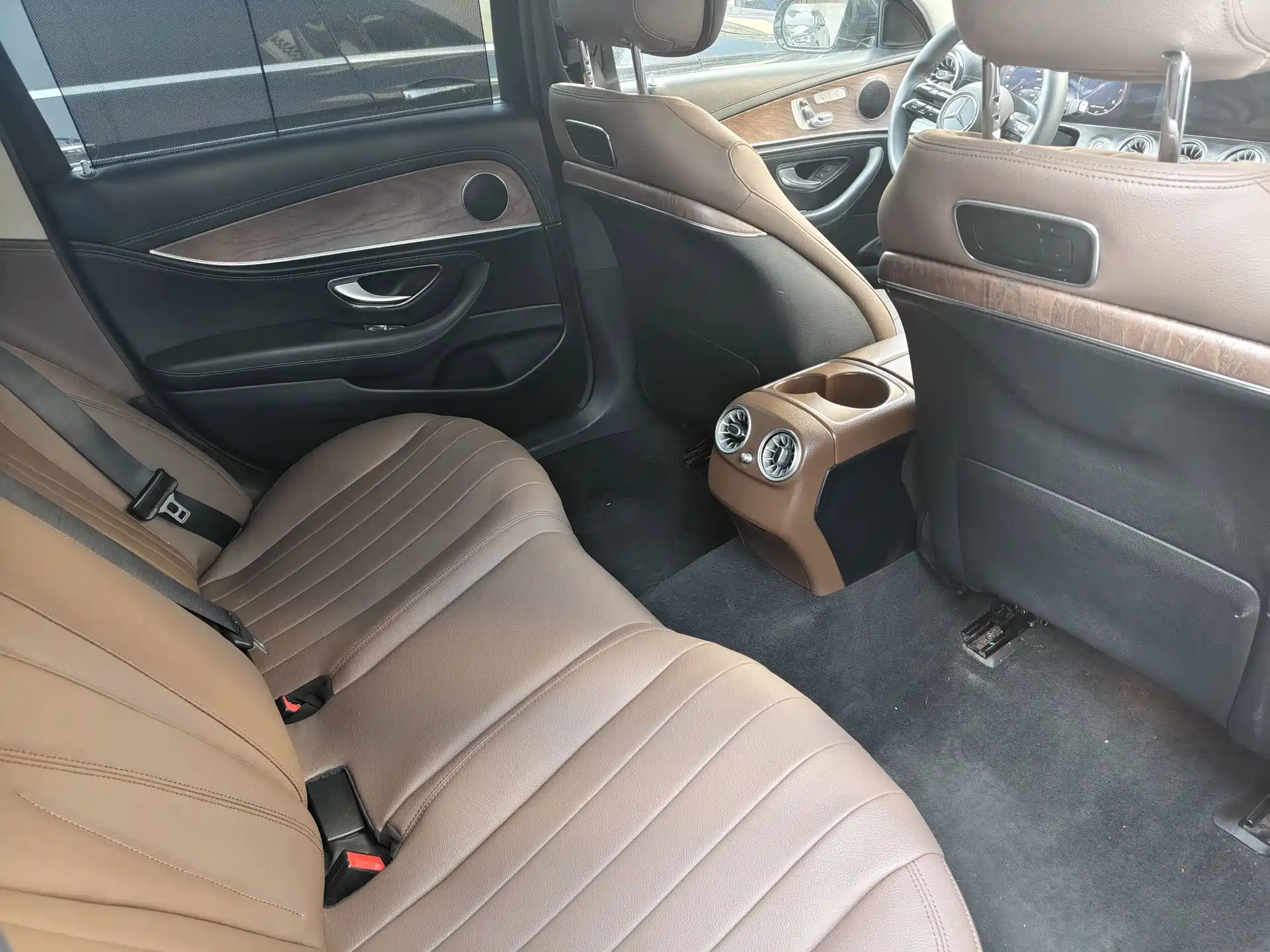 Фото 13 - Mercedes-Benz E-Class