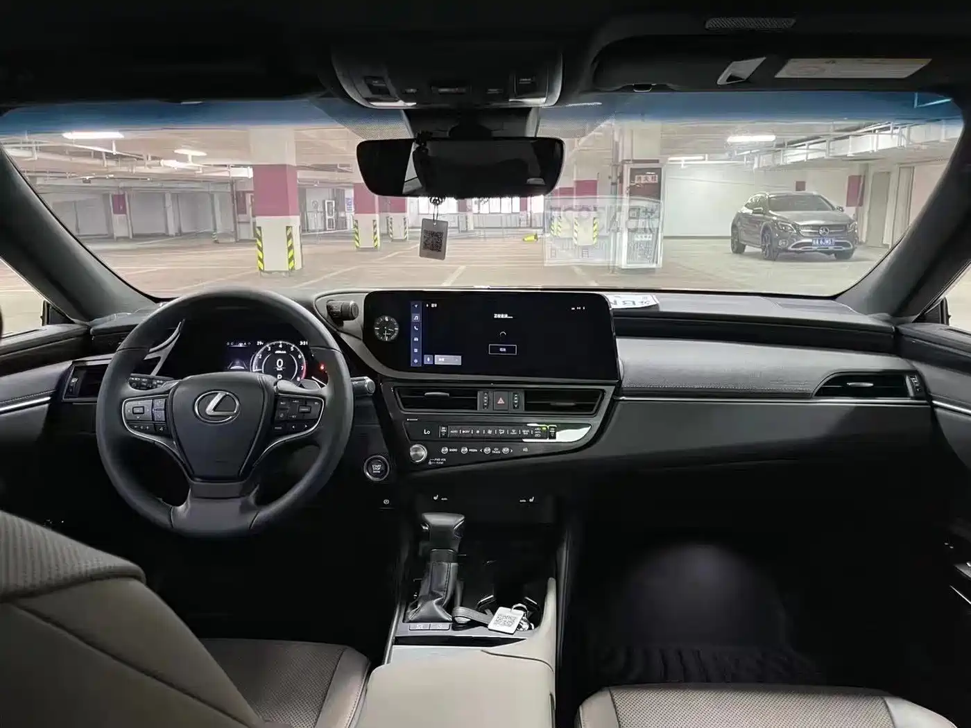 Lexus ES 2023 200 Excellence Edition фото 4