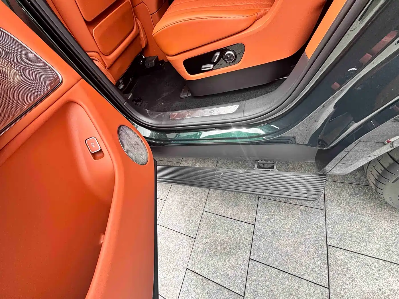 AITO Wenjie AITO M8 2025 Extended Range Ultra 53.4kWh 6-Seater фото 16