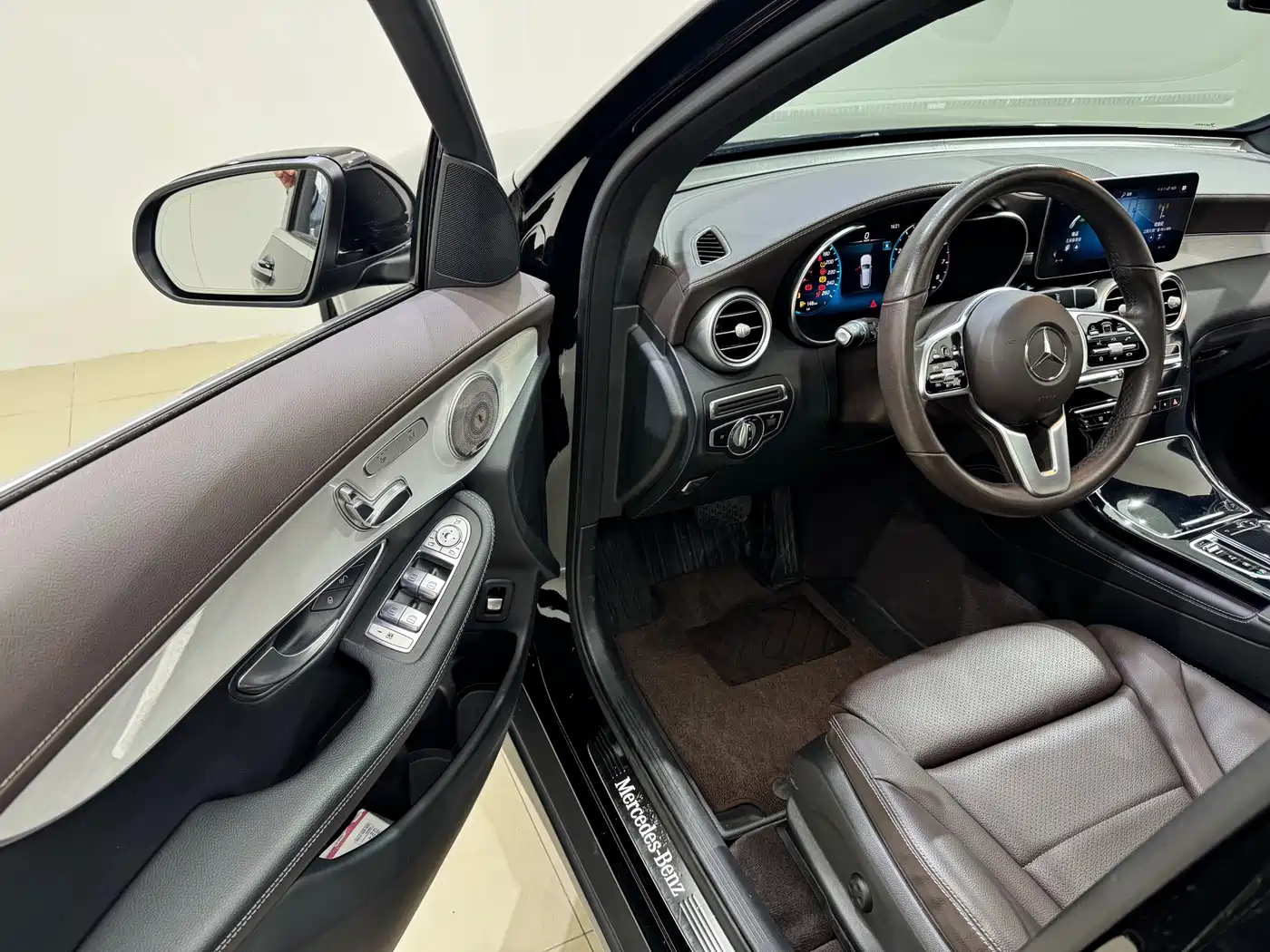 Mercedes-Benz GLC 2021 GLC 260 L 4MATIC Sporty фото 12