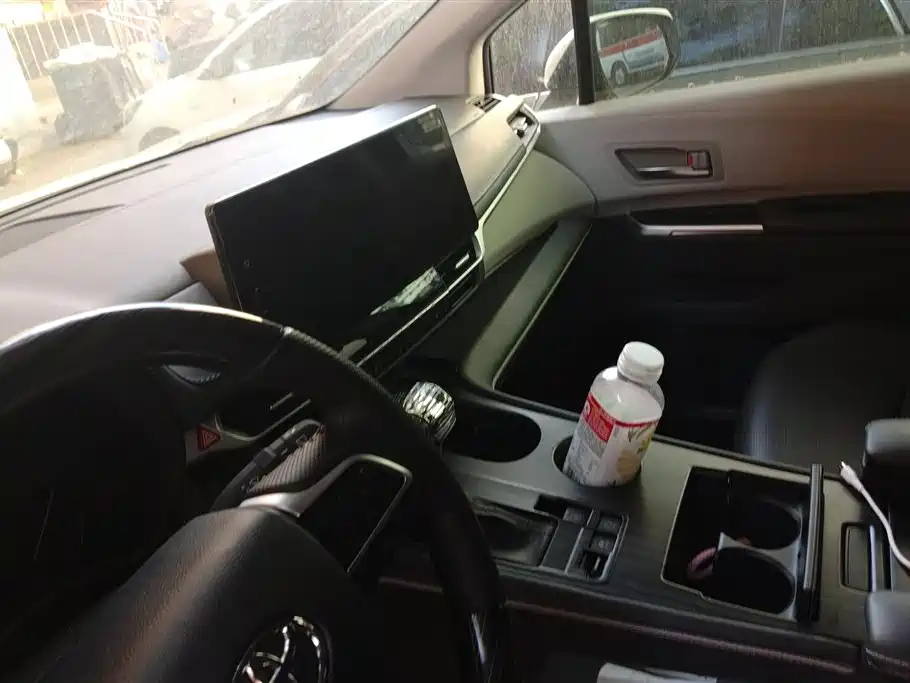 Toyota Sienna 2023 2.5L Hybrid Comfort Edition фото 13