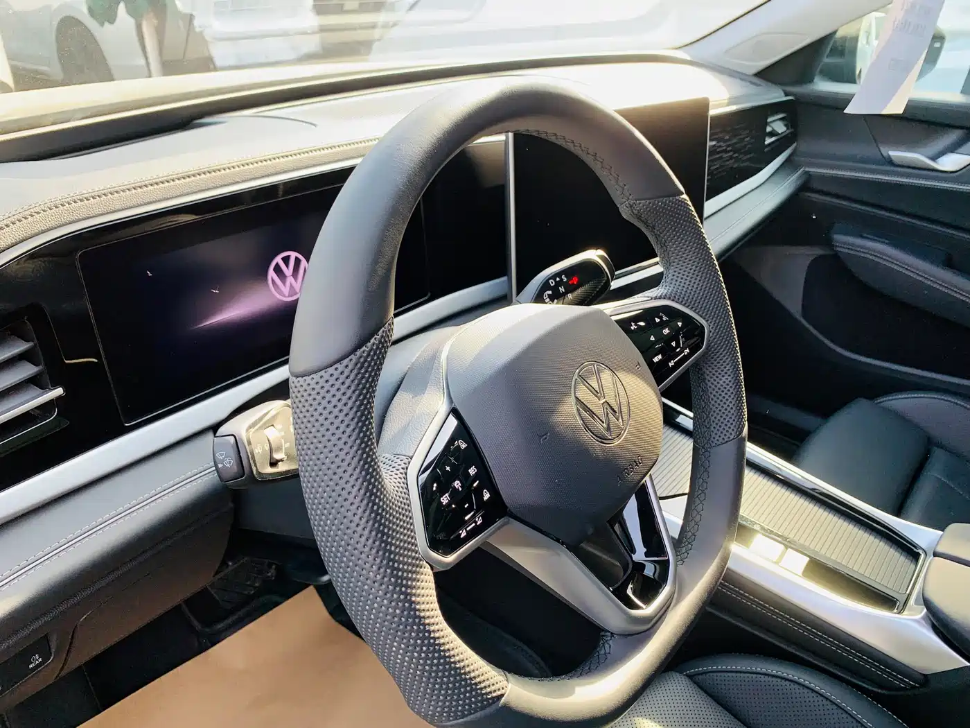 Volkswagen Passat 2025 Pro 380TSI Dragon Glory Edition фото 13