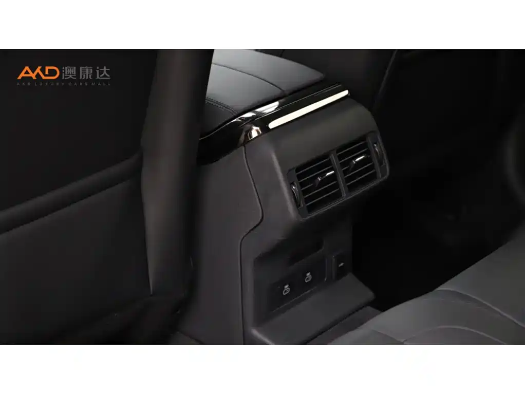 Land Rover Range Rover Velar 2024 Dynamic SE фото 9