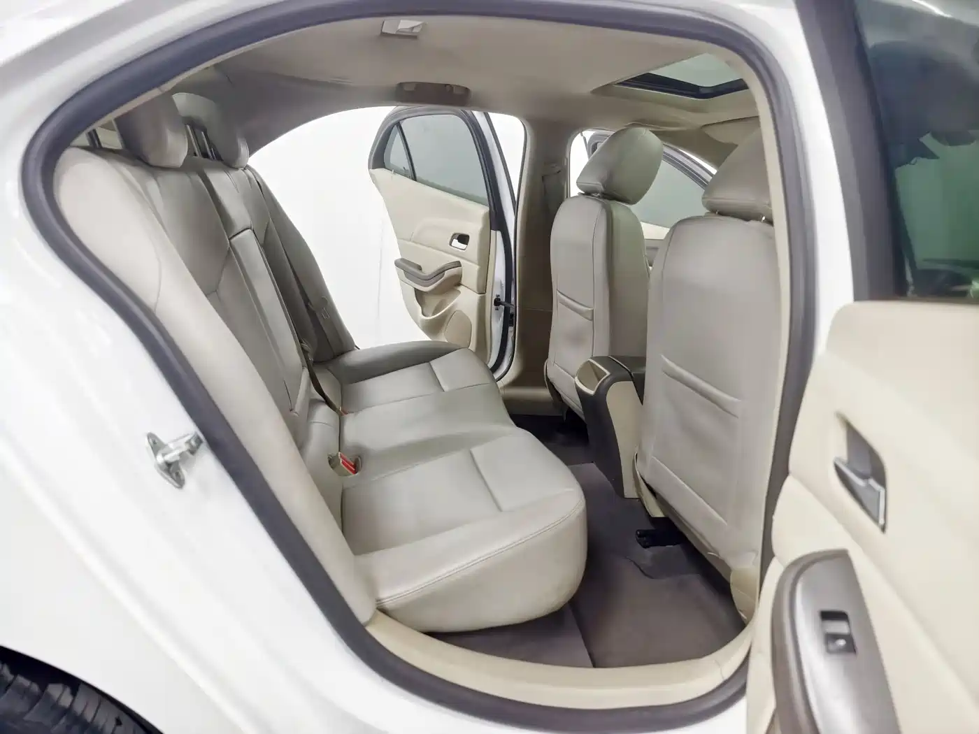 Chevrolet Malibu 2014 2.0L Automatic Luxury фото 16