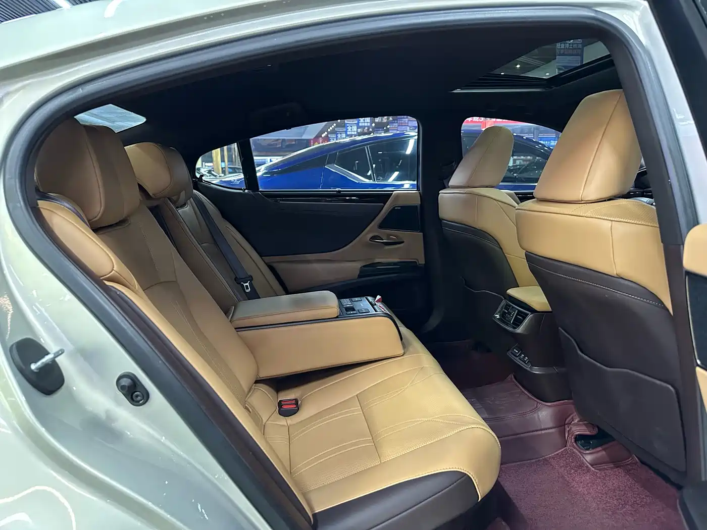 Lexus ES 2020 Model 300h Executive Edition фото 15