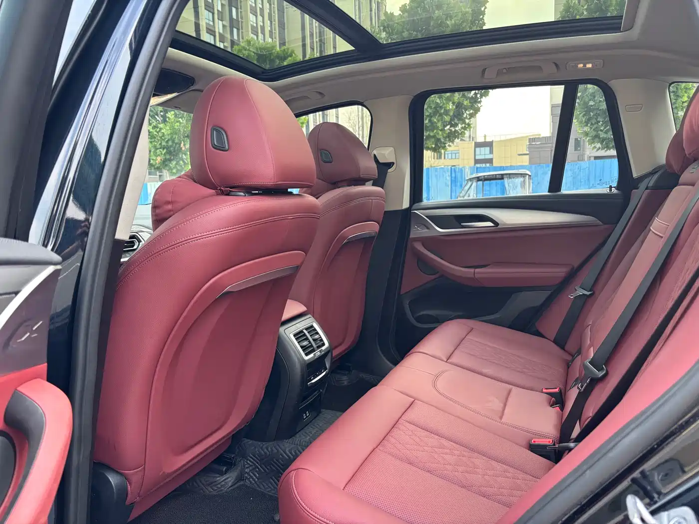 BMW iX3 2024 Innovation Leader фото 6