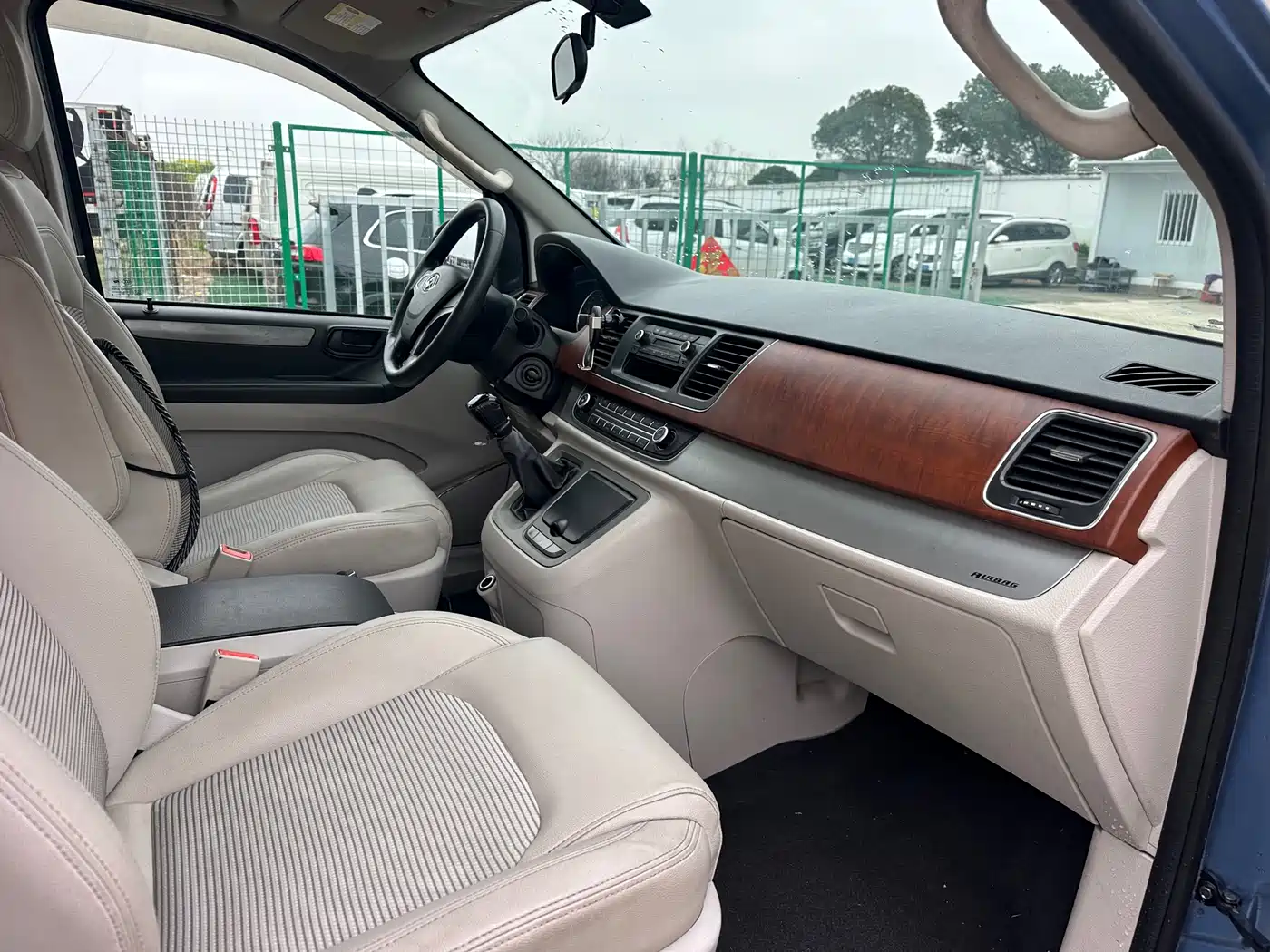 SAIC Maxus Maxus G10 2016 2.4L Manual Elite фото 8