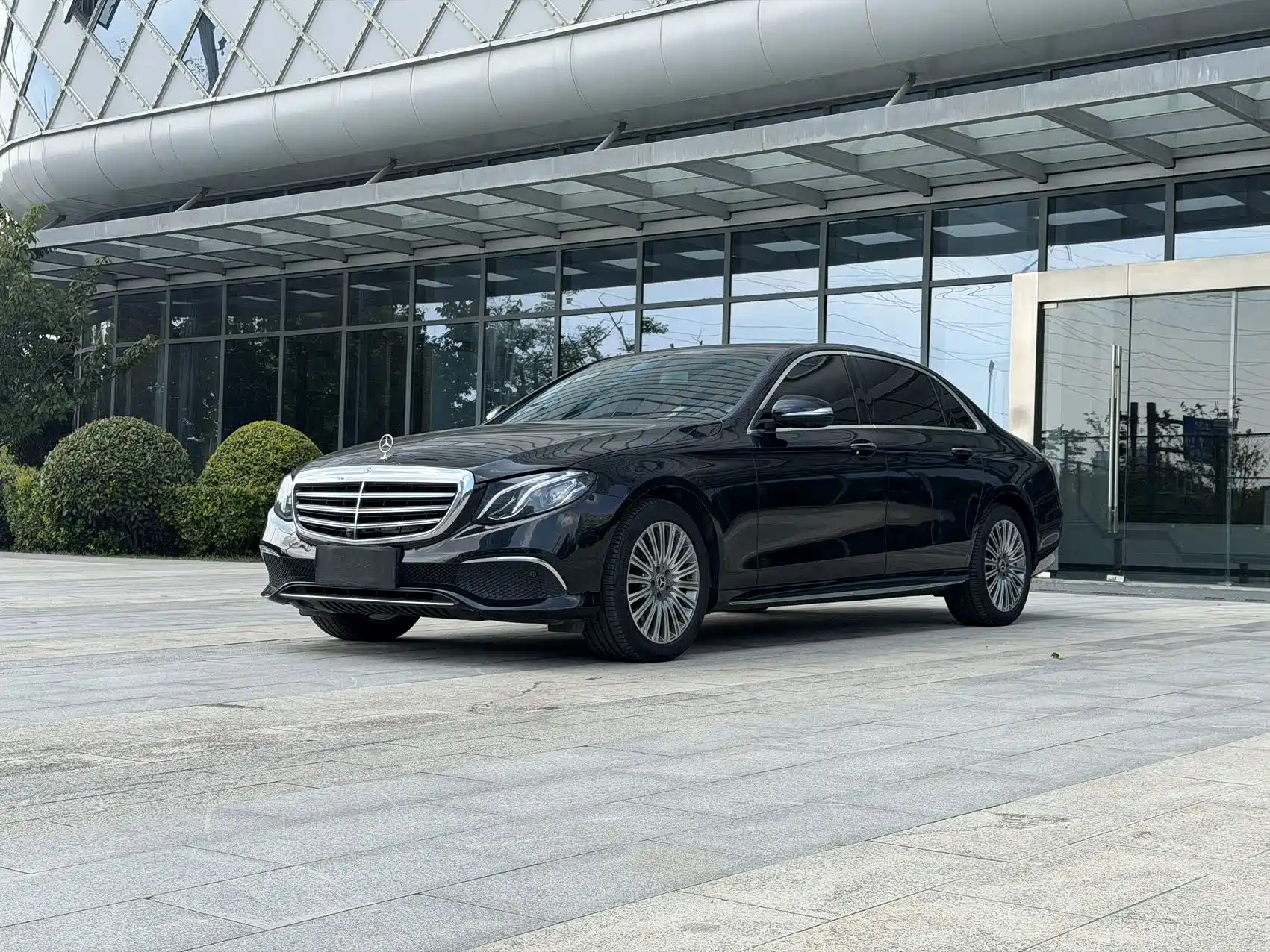 Фото 1 - Mercedes-Benz E-Class