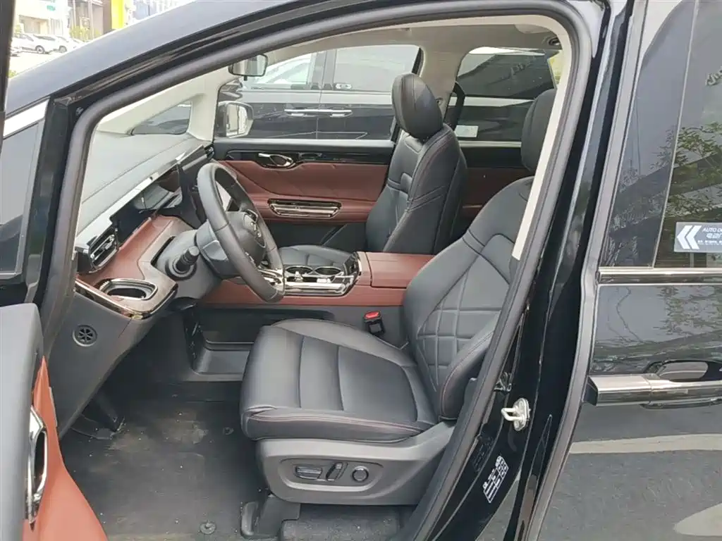 GAC Trumpchi Trumpchi E8 NEV 2024 150km Soaring Glory+ фото 15